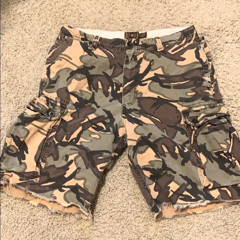 American Eagle camo shorts